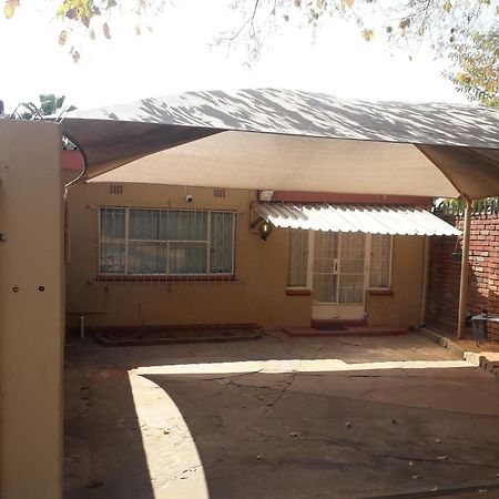 Protea Park Self Catering Guesthouse Rustenburg Exterior foto
